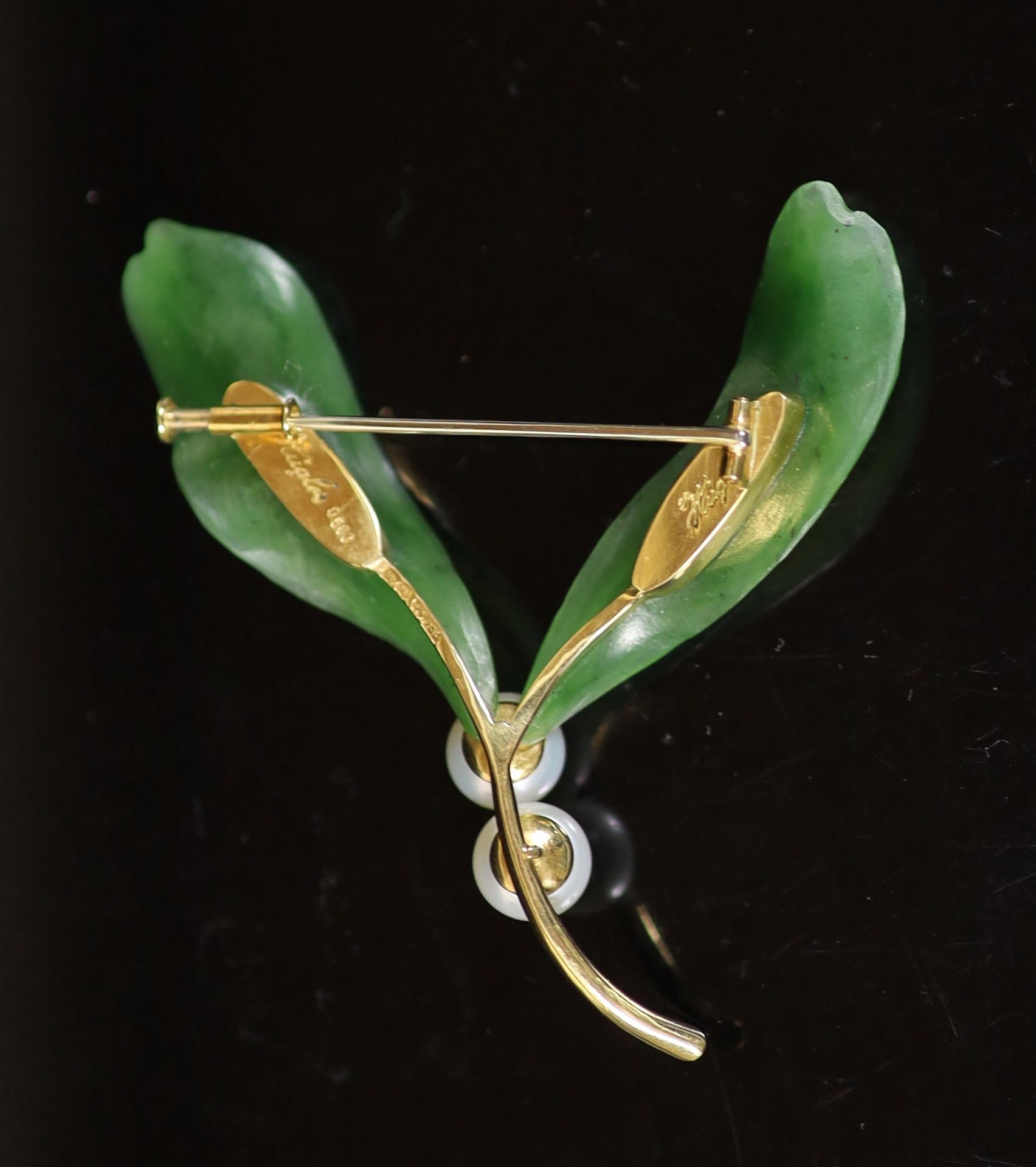 An early 20th century Austro Hungarian 18ct gold, nephrite and pearl set mistletoe brooch by Julius Hugler, Vienna